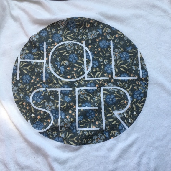 Hollister Graphic T-Shirt - Picture 6 of 7